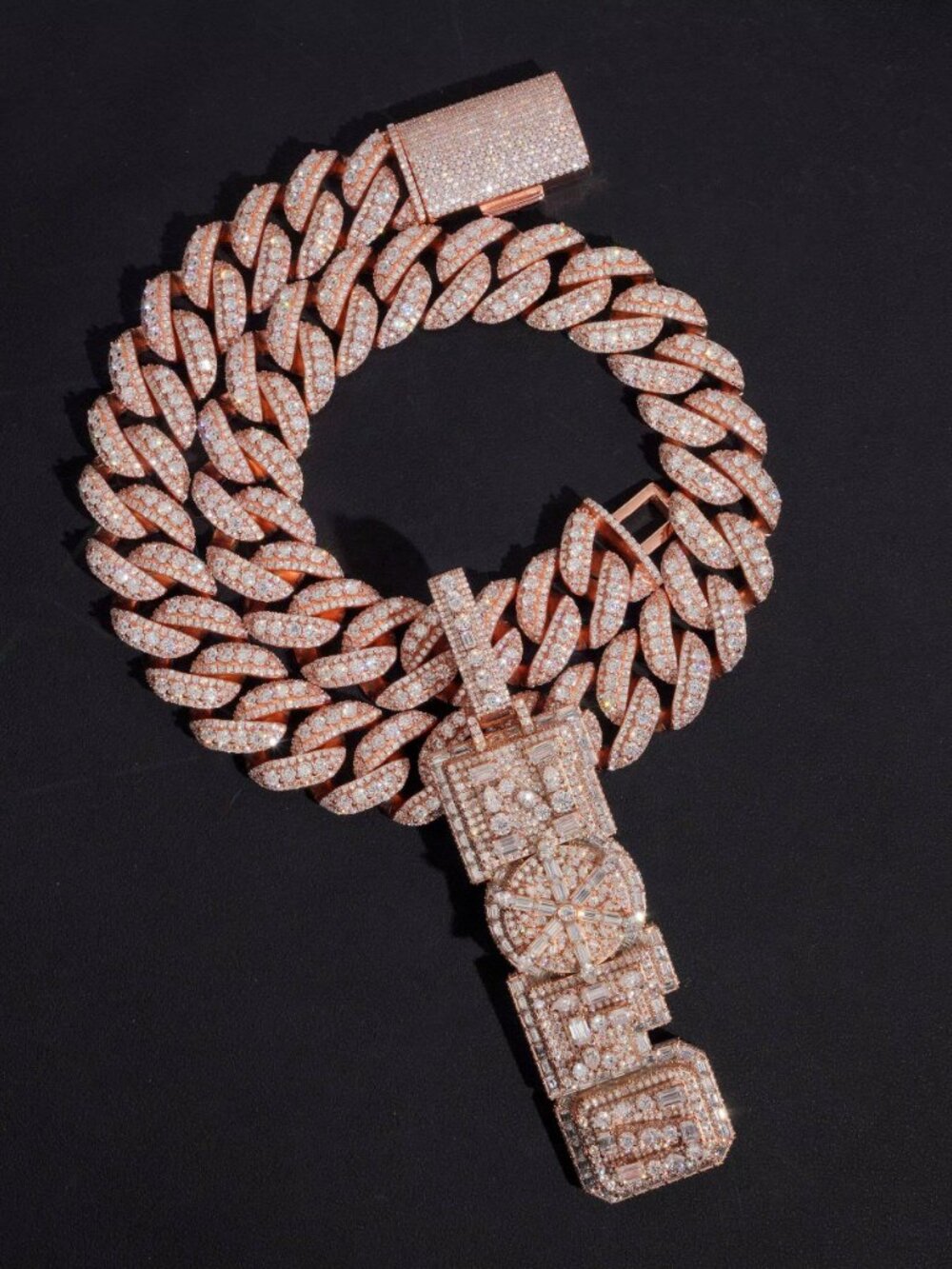 Rose Gold Vertical Name Pendah Fancy Cut Moissanite Diamoind Moissanite Necklace